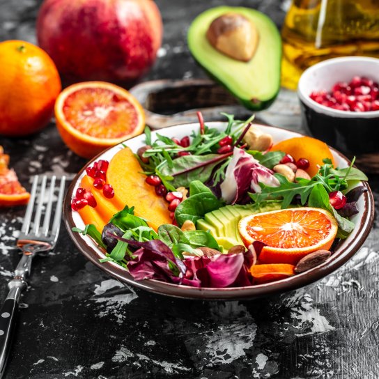 салат з гранатом та фруктами