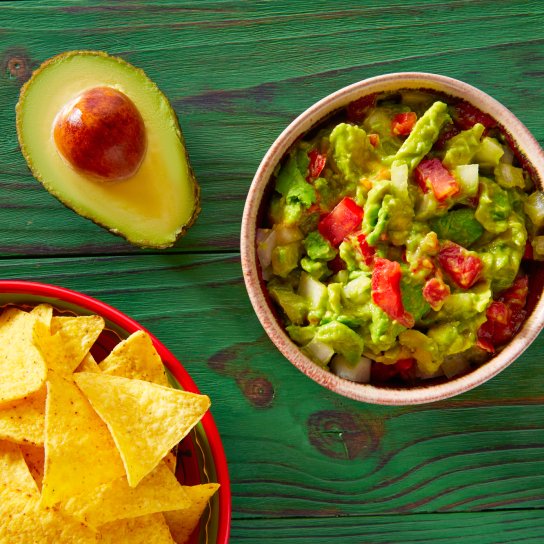 Сальса з персиками та авокадо