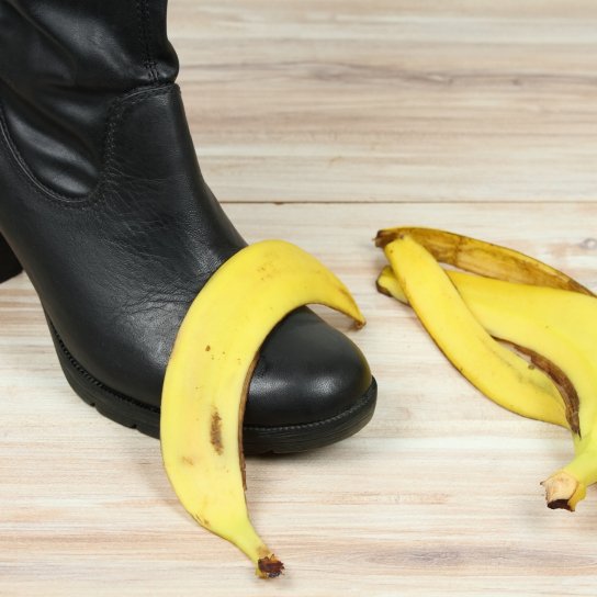 Шкоринкою з банану можна чистити взуття