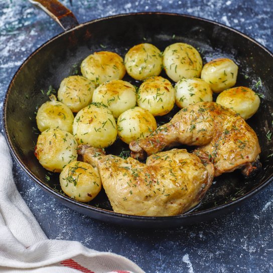 Молода картопля з куркою