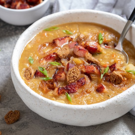 Гороховий суп з копченостями