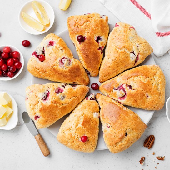 Скони з черешнями