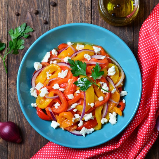 Салат з болгарським перцем, томатами та фетою