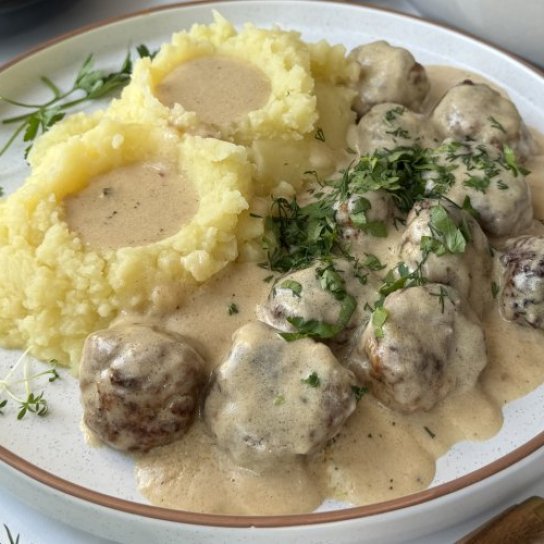 Мітболи в соусі