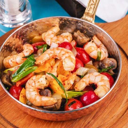 Креветки з овочами