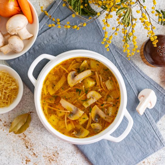 Курячий суп з печерицями