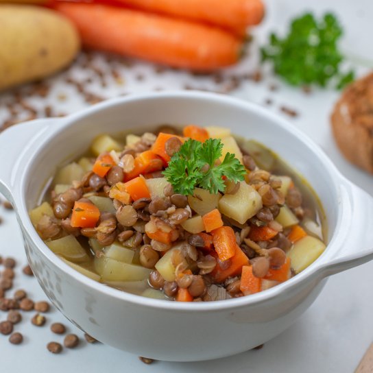 Тушковані коренеплоди зі сочевицею