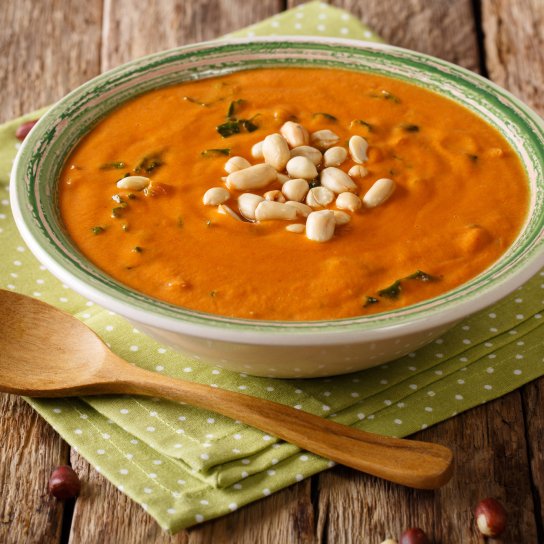 Суп з батату та арахісу з карі