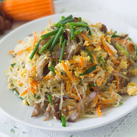 Лапша с овощами и грибами