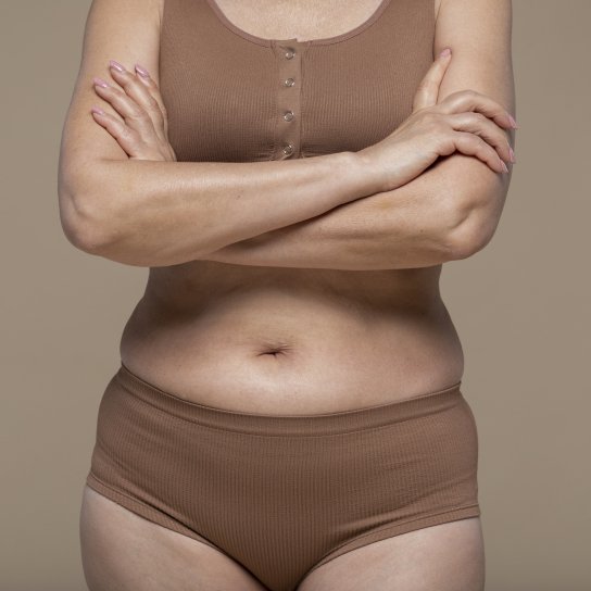 Жінка в спортивній білизні