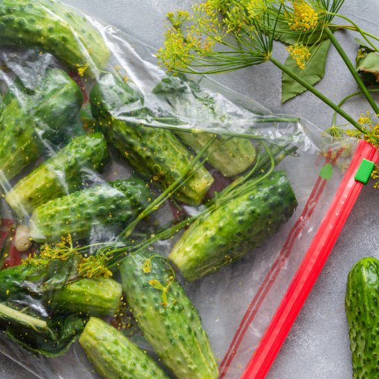 Малосольні огірки в пакеті