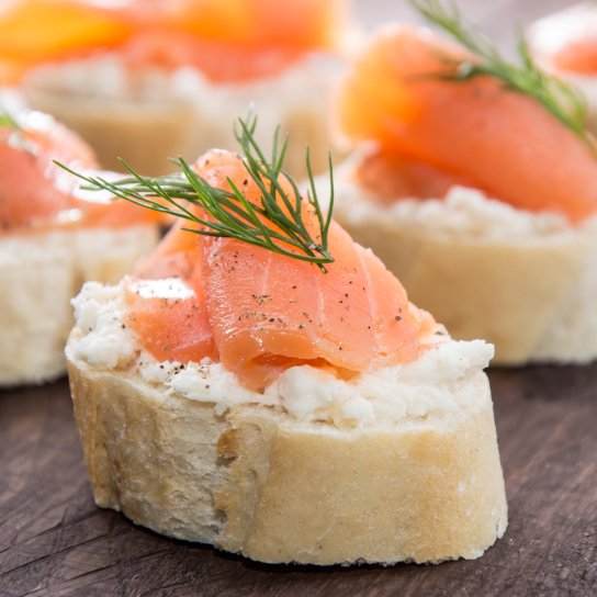 Канапе з лососем і сиром