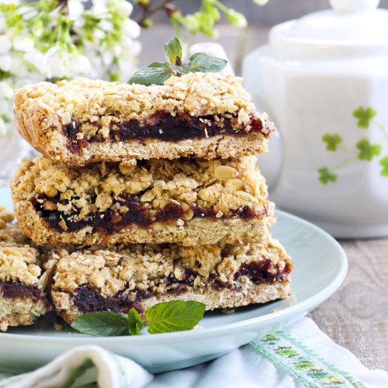 Вівсяні батончики з варенням