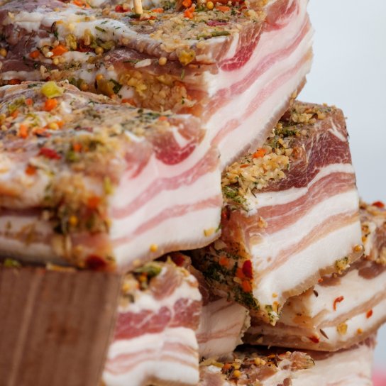 Генеральське сало в аджиці