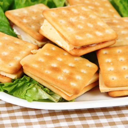 Закуска з крабових паличок і печива