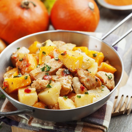 Куряче рагу з картоплею і овочами