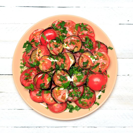 Баклажани з томатами та часником