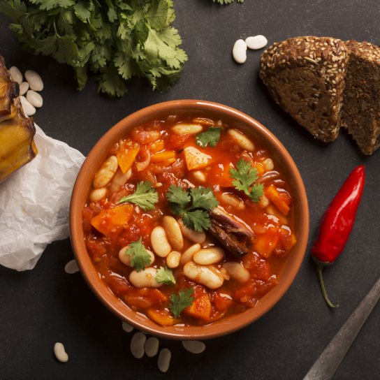 Суп з квасолею і м'ясною тушонкою