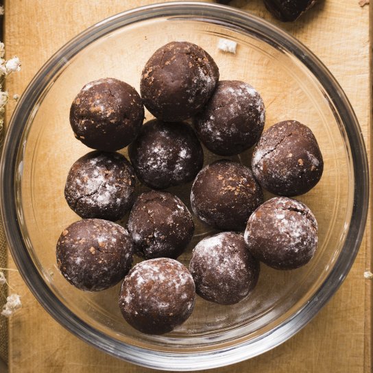 Шоколадні цукерки з чаєм