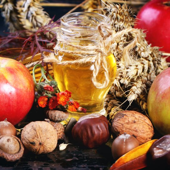 Горіховий Спас, яблука, мед, горіхи