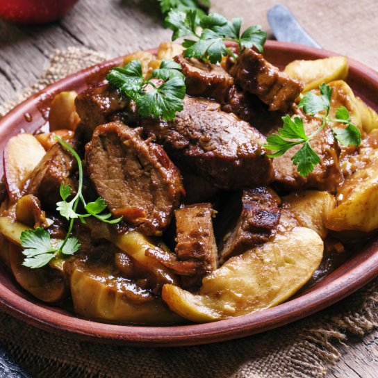 Яловичина з яблуками