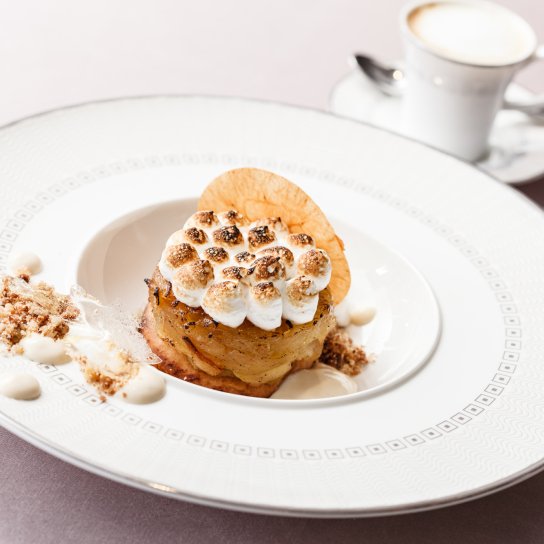 Яблучний пиріг з безе