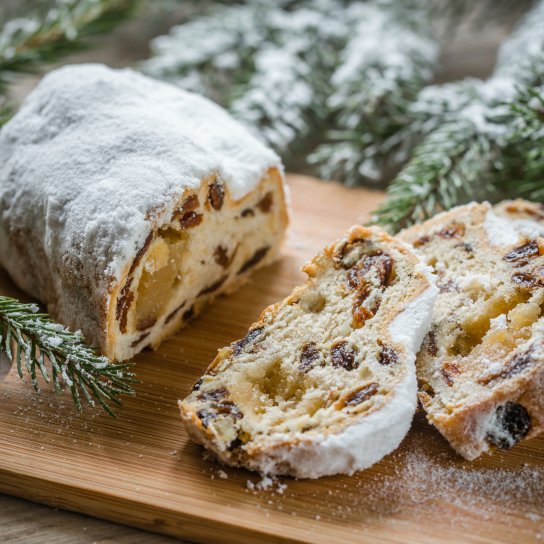 Штолен з марципаном