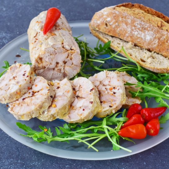 Куриный рулет в рукаве