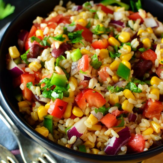 Салат з рисом та овочами