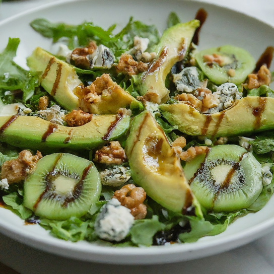 Миска с авокадо