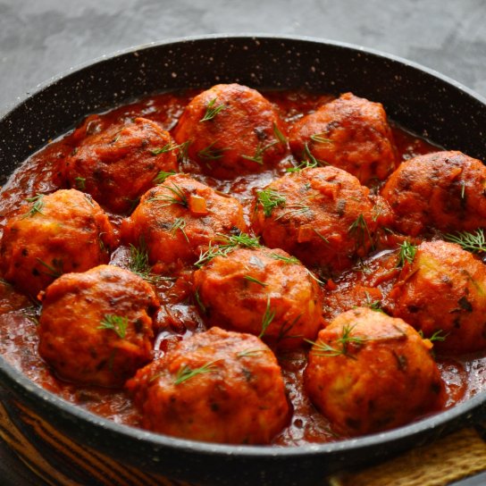 Свинячі котлети у соусі