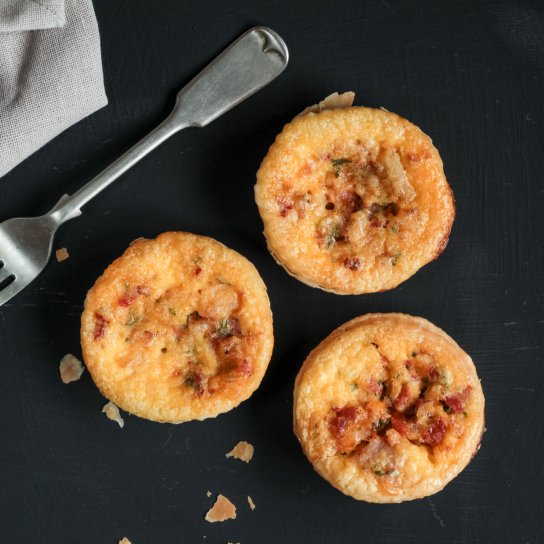 Тарталетки з беконом і сиром рецепт