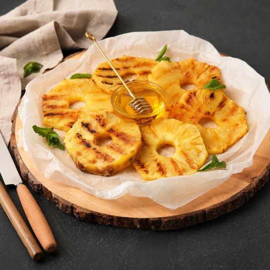 Ананас на грилі