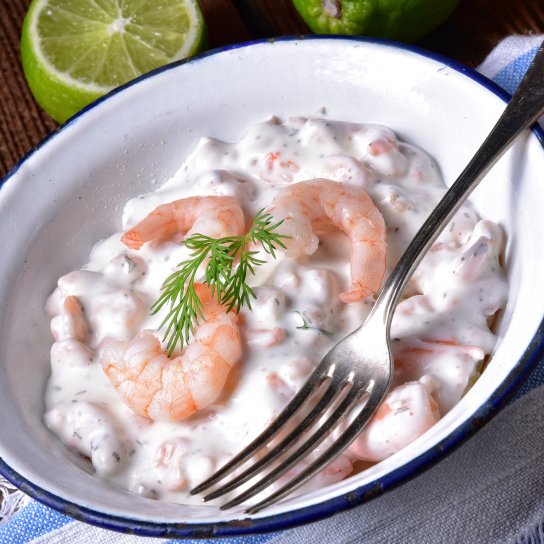 салат с лососем и креветками