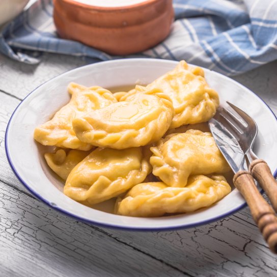 Вареники з яблуками та корицею