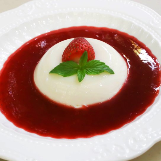 Манна каша з полуничним киселем