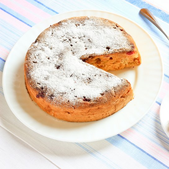 Шарлотка на молоці