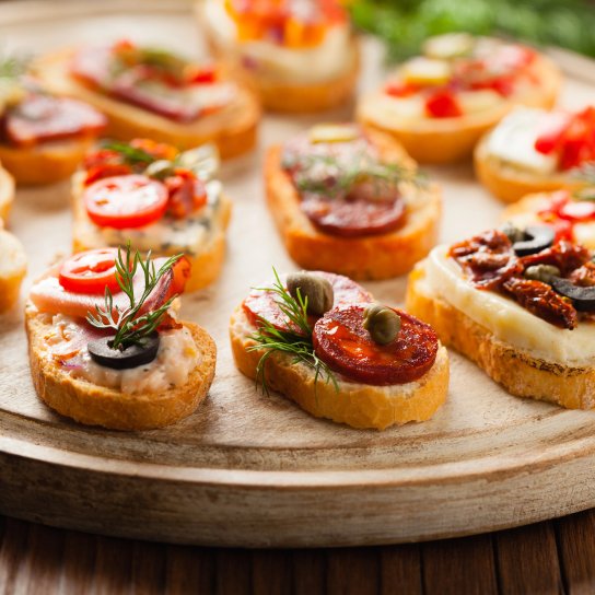 Грінки з маринованими овочами