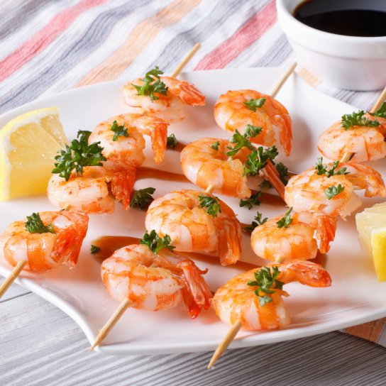 Креветки на шпажках