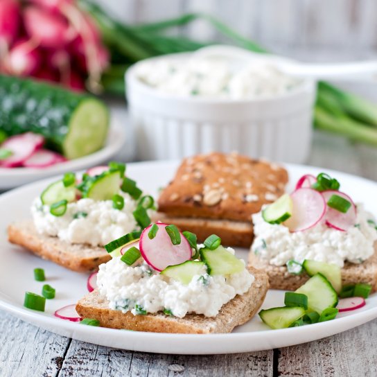 бутерброди з сирною намазкою