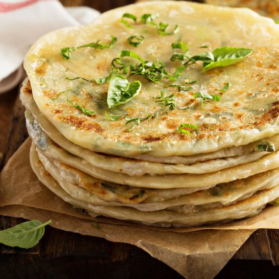 Млинці з кисломолочного сиру із зеленню