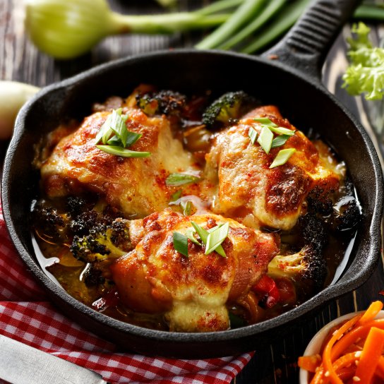 Курячі стегенця в медово-часниковому соусі