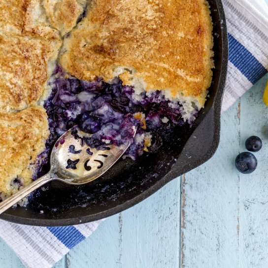 Лимонний пиріг з чорницею та кокосовою крихтою