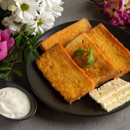 Смажений хліб з сиром