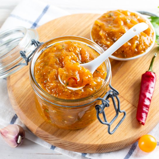 Соус ткемалі із жовтої аличі на зиму