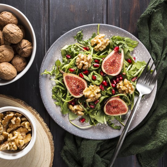 Горіхи в салаті