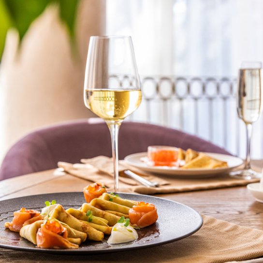 Блинчики и вино