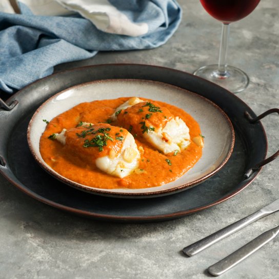 Біла риба в томатному соусі