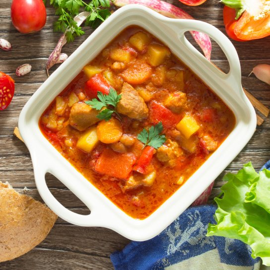 Гуляш з квасолею