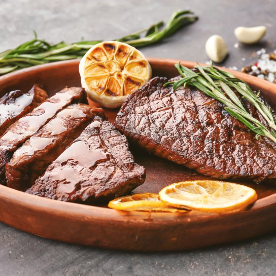 Яловичий стейк з розмарином